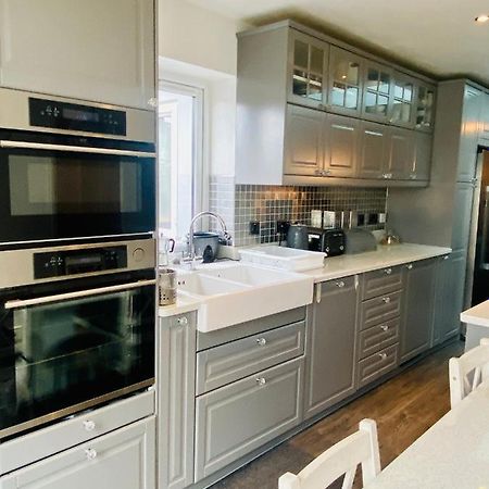 لندن Hameway House- Stunning 4 Bedroom House With A Spacious Kitchen المظهر الخارجي الصورة